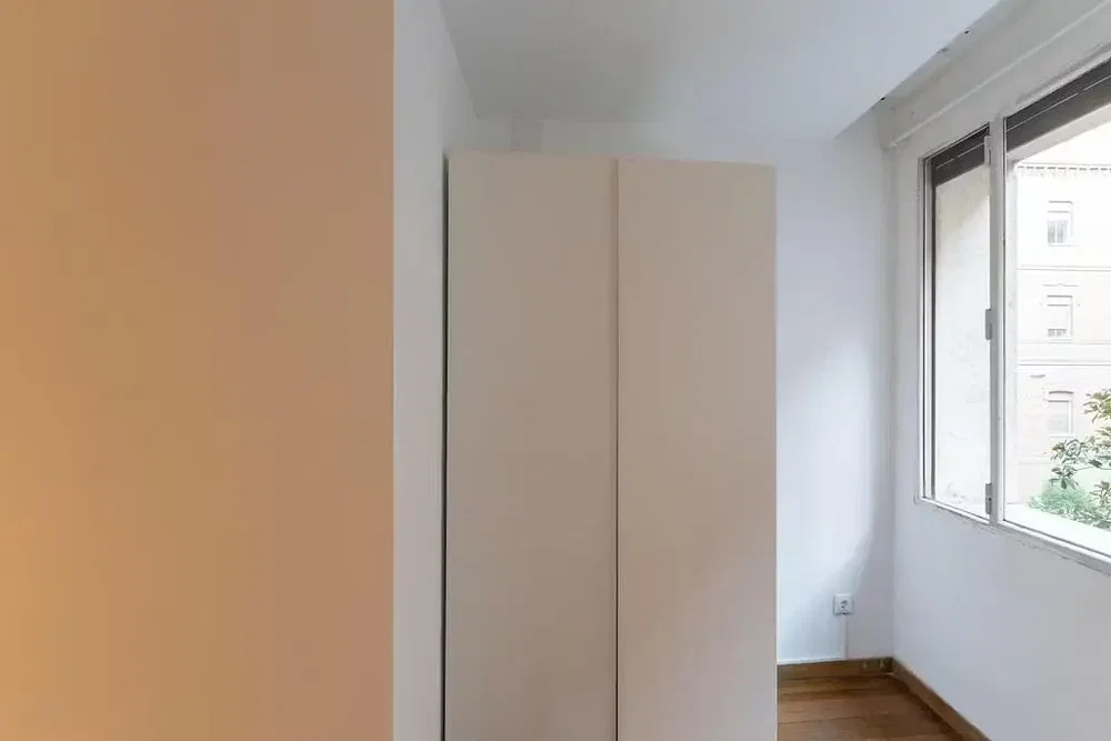 Spavaća soba; prirodno svjetlo, drveni pod