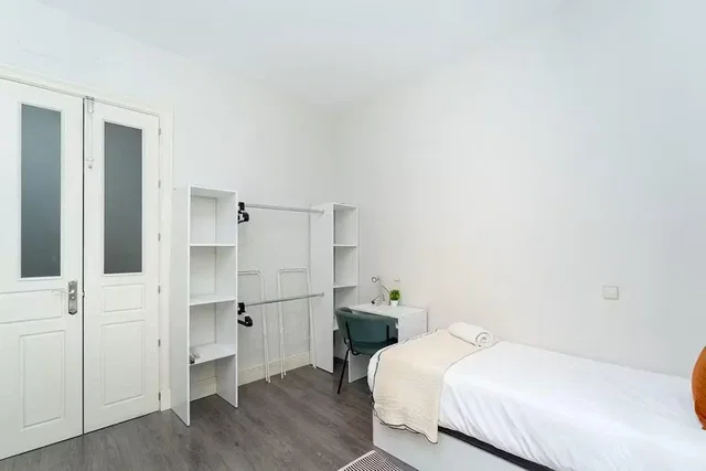 Chambre; parquet, lumière naturelle