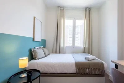 Camera da letto; luce naturale, stile moderno