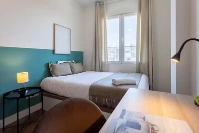Camera da letto; luce naturale, stile moderno