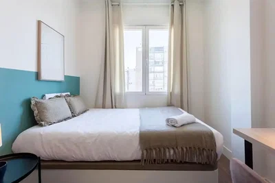 Camera da letto; luce naturale, stile moderno