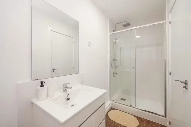 Bathroom; natural light, tile floor
