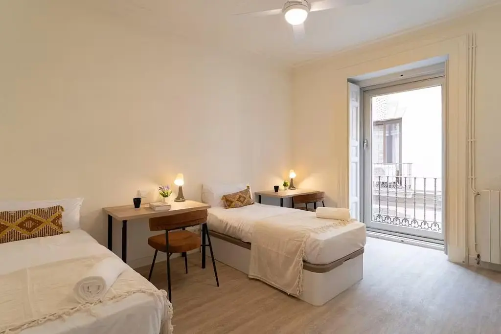 Schlafzimmer; tageslicht, moderner stil