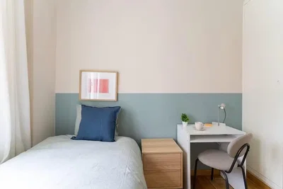 Schlafzimmer; tageslicht, holzboden