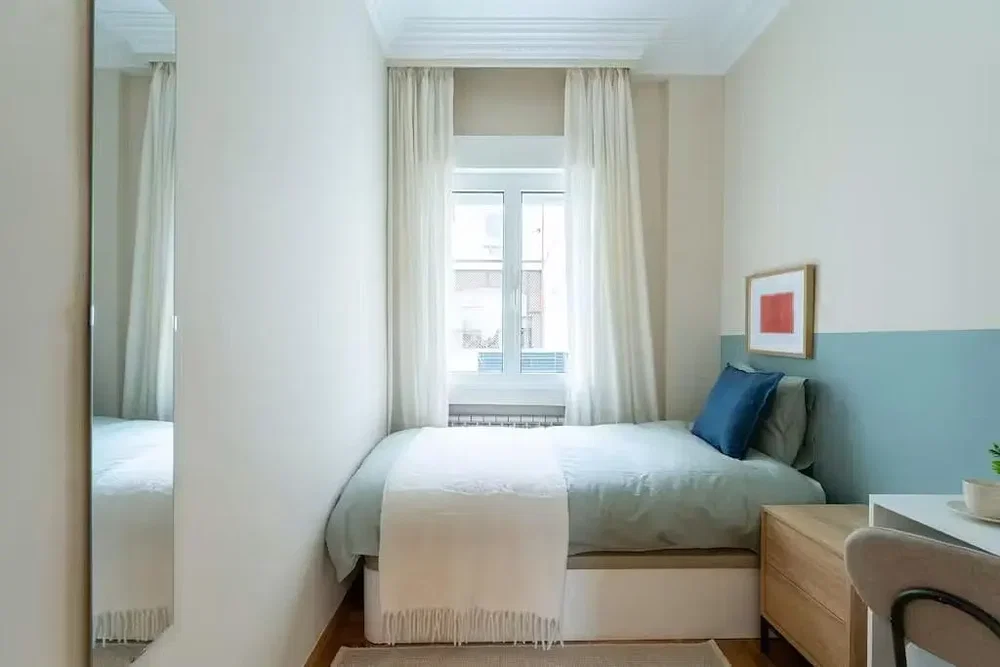 Schlafzimmer; tageslicht, moderner stil