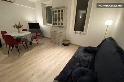 Wohnzimmer; holzboden, tageslicht, moderner stil