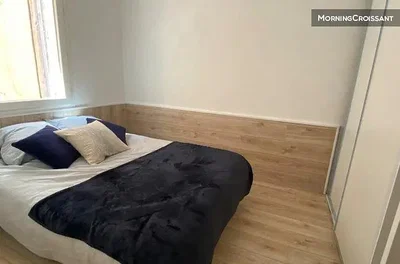Schlafzimmer; holzboden, tageslicht