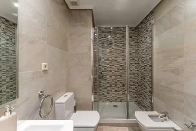 Bagno; pavimento in piastrelle, ristrutturato, luce naturale