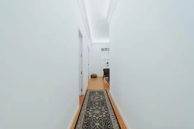 Otro; luz natural, suelo de madera