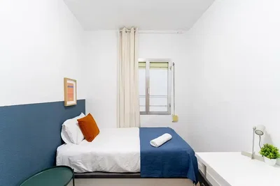 Camera da letto; luce naturale, stile moderno