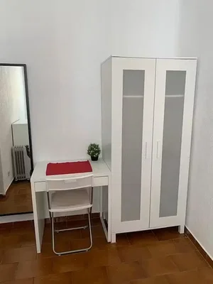 Spavaća soba; drveni pod, prirodno svjetlo