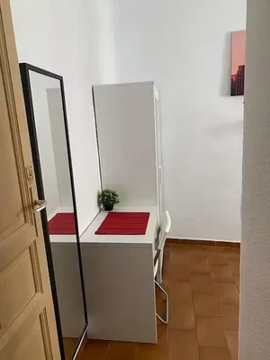 Spavaća soba; drveni pod, pločice, prirodno svjetlo