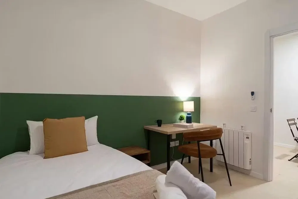 Camera da letto; luce naturale, ristrutturato