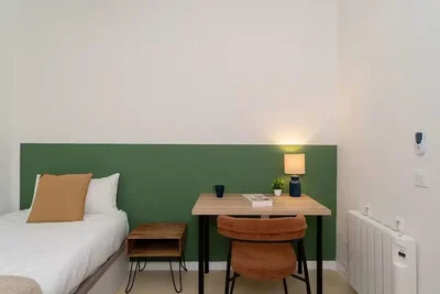 Camera da letto; luce naturale, stile moderno
