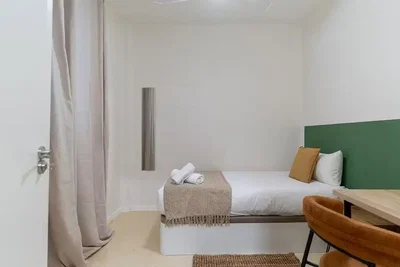 Camera da letto; luce naturale, stile moderno