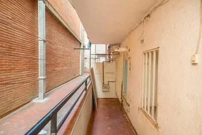 Balcone; necessita ristrutturazione, luce naturale