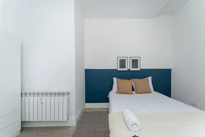 Schlafzimmer; tageslicht, holzboden