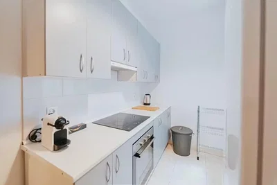 Cucina; elettrodomestici, luce naturale