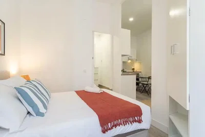 Camera da letto; luce naturale, stile moderno