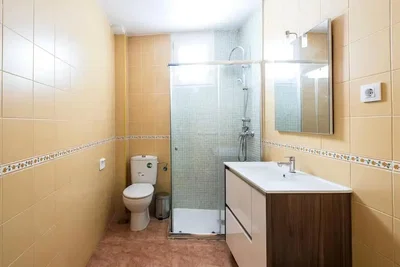 Baño; suelo de baldosas
