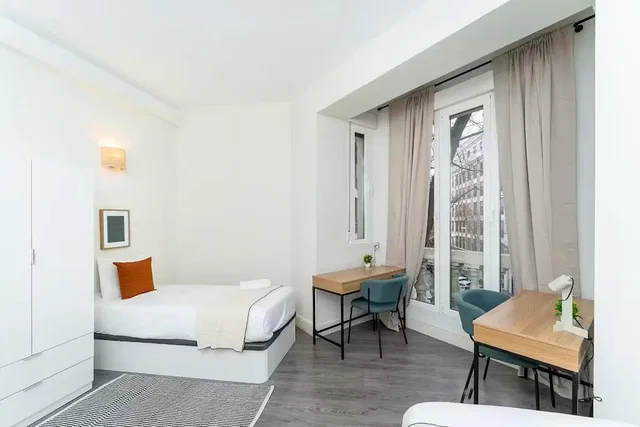 Bedroom; natural light, wood floor, modern style
