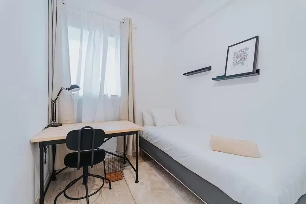 Spavaća soba; prirodno svjetlo, moderni stil