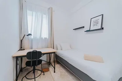 Spavaća soba; prirodno svjetlo, moderni stil