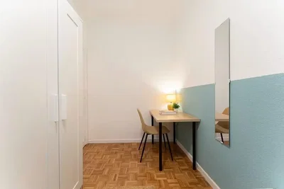 Altro; pavimento in legno, luce naturale