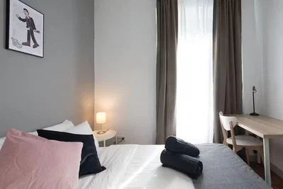 Spavaća soba; prirodna svjetlost, moderan stil