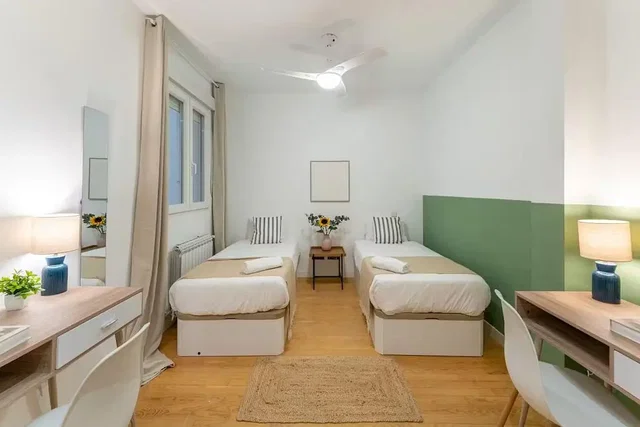 Chambre; parquet, lumière naturelle