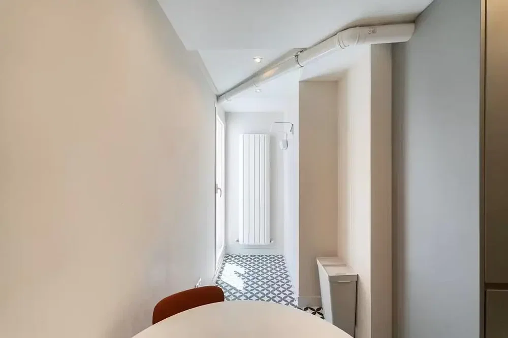 Altro; luce naturale, pavimento in piastrelle