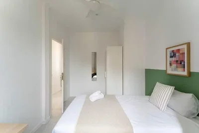 Spavaća soba; prirodno svjetlo, moderni stil