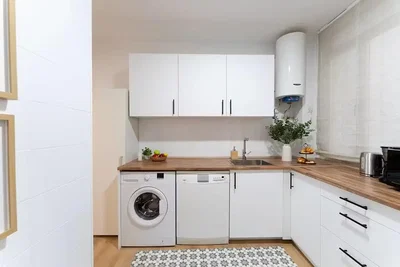 Kuhinja; kuhinjski aparati, drveni pod, prirodno svjetlo, moderni stil, renoviran