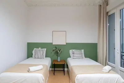 Camera da letto; luce naturale, stile moderno