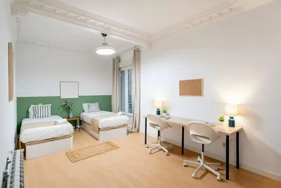 Camera da letto; luce naturale, stile moderno