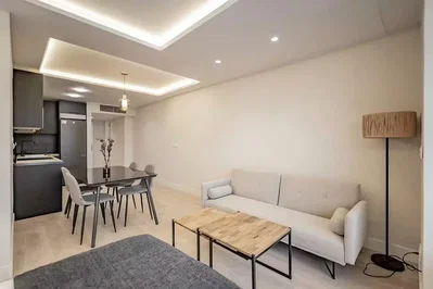 Salón; electrodomésticos, luz natural, estilo moderno, suelo de baldosas