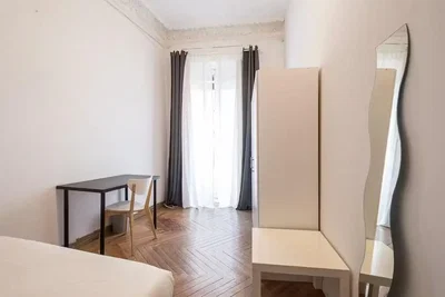 Camera da letto; pavimento in legno, luce naturale