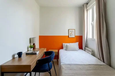 Camera da letto; luce naturale, stile moderno