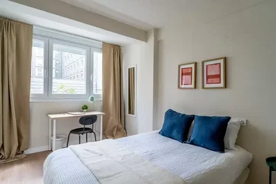 Yatak odası; doğal ışık, modern stil