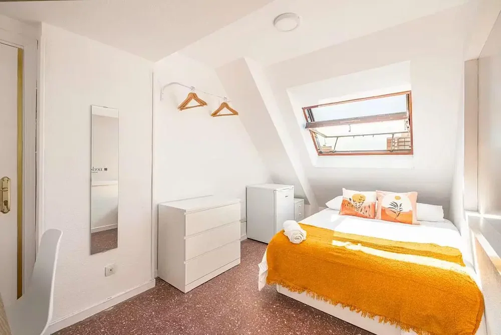 Quarto; luz natural, estilo moderno