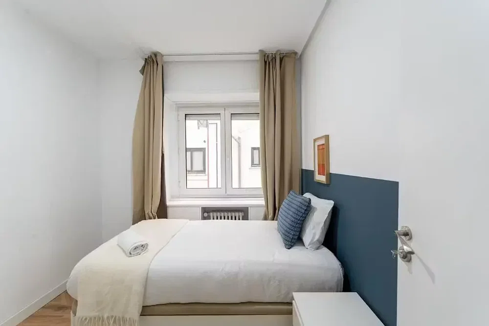Slaapkamer; natuurlijk licht, houten vloer