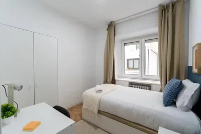 Slaapkamer; natuurlijk licht, houten vloer