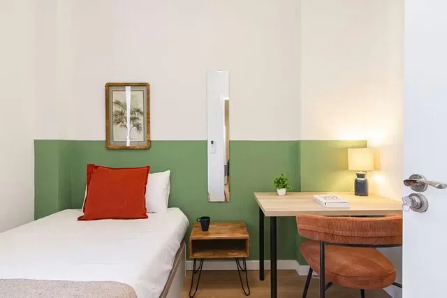 Dormitorio; luz natural, estilo moderno, suelo de madera