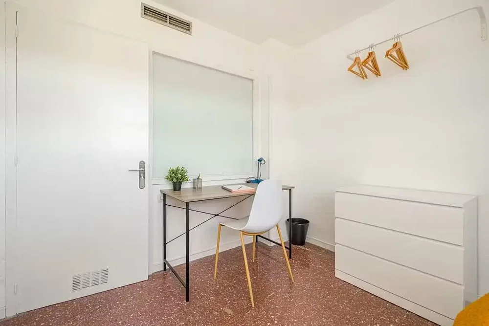 Quarto; luz natural