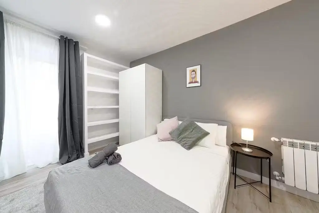 Quarto; luz natural, estilo moderno