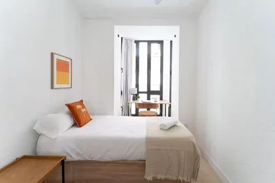 Spavaća soba; prirodno svjetlo, moderni stil