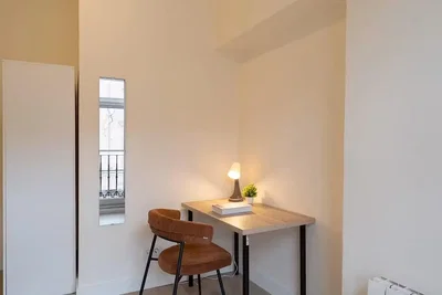 Outro; luz natural, estilo moderno