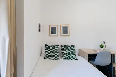 Spavaća soba; prirodno svjetlo, moderni stil