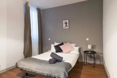 Slaapkamer; natuurlijk licht, houten vloer