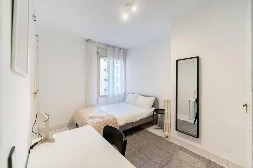 Spavaća soba; prirodno svjetlo, pločice